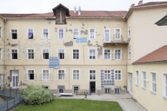 Marlene Hausegger, Gesamt Gewebe, Fassadengestaltung im Hof des Marianum, Graz, 2018